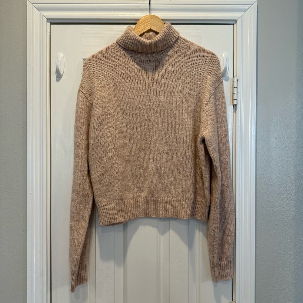 Uniqlo U Turtle Neck Sweater Women’s Med Beige Wool Mohair Minimalist Quiet Luxe